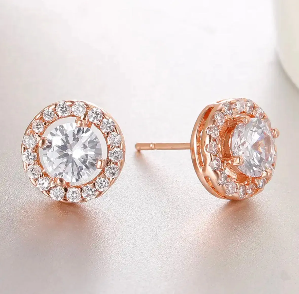 Classic diamond earrings in rose gold