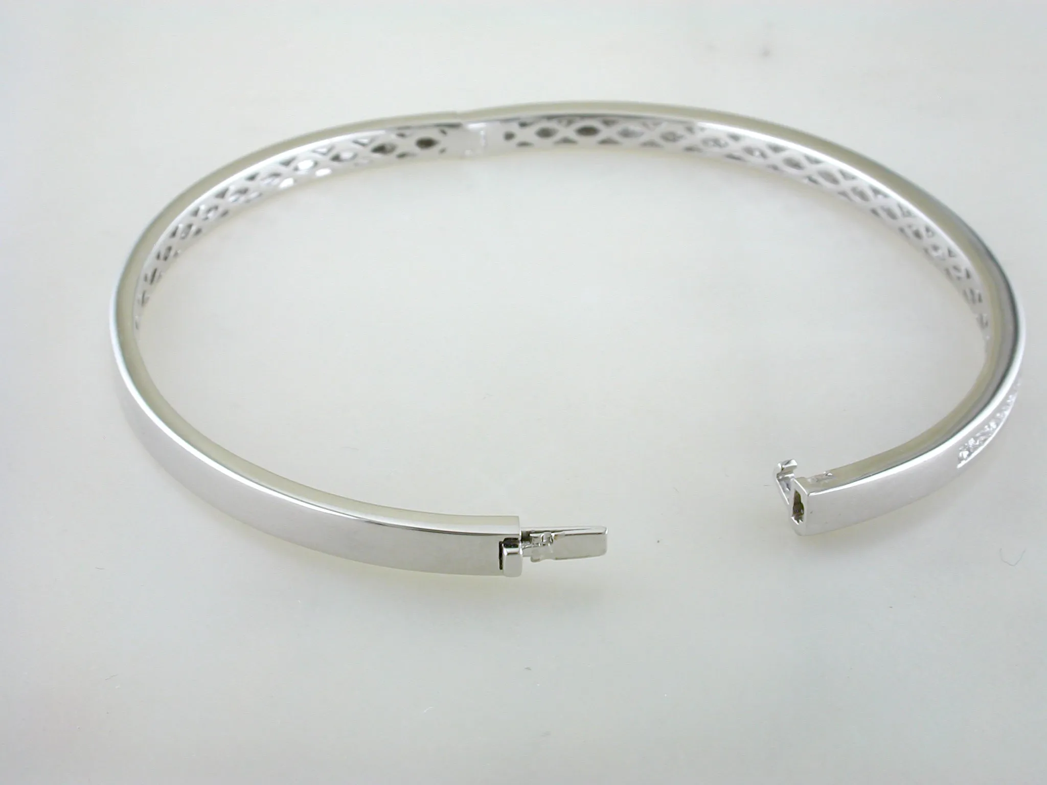 Memoire 18k White Gold Channel Set Diamond Bangle Bracelet