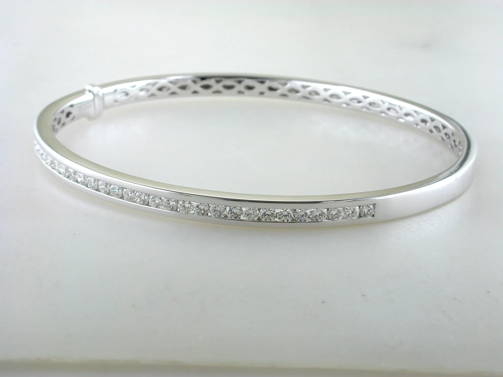 Memoire 18k White Gold Channel Set Diamond Bangle Bracelet